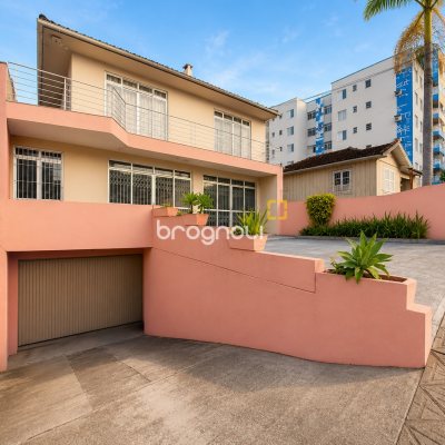 Terreno com 748m², 2 quartos, 2 garagens, no bairro Canto em Florianópolis
