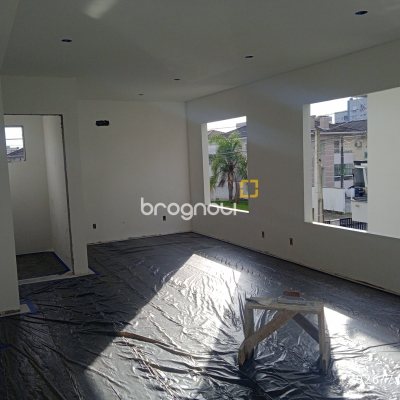 Sala com 34m², 1 garagem, no bairro Nova Palhoça em Palhoça