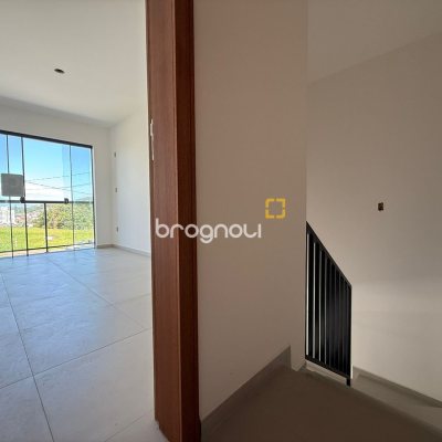 Casa com 79m², 2 quartos (sendo 2 suítes), 2 garagens, no bairro Areias em São José