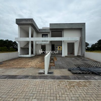 Casa com 117m², 2 quartos (sendo 2 suítes), 2 garagens, no bairro Ingleses do Rio Vermelho em Florianópolis