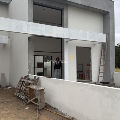 Casa com 117m², 2 quartos (sendo 2 suítes), 2 garagens, no bairro Ingleses do Rio Vermelho em Florianópolis
