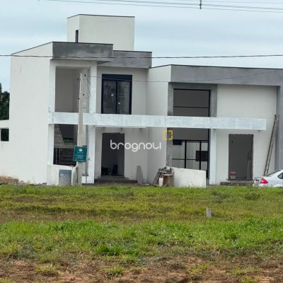 Casa com 117m², 2 quartos (sendo 2 suítes), 2 garagens, no bairro Ingleses do Rio Vermelho em Florianópolis
