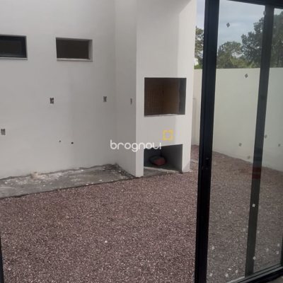 Casa com 117m², 2 quartos (sendo 2 suítes), 2 garagens, no bairro Ingleses do Rio Vermelho em Florianópolis