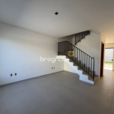 Casa com 79m², 2 quartos (sendo 2 suítes), 2 garagens, no bairro Areias em São José