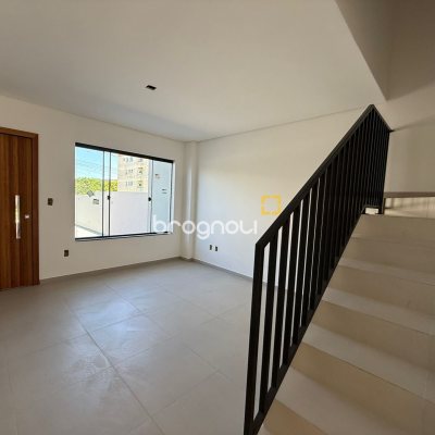 Casa com 79m², 2 quartos (sendo 2 suítes), 2 garagens, no bairro Areias em São José