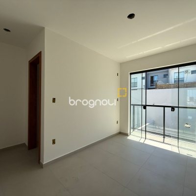 Casa com 79m², 2 quartos (sendo 2 suítes), 2 garagens, no bairro Areias em São José