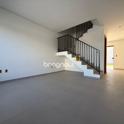 Casa com 79m², 2 quartos (sendo 2 suítes), 2 garagens, no bairro Areias em São José