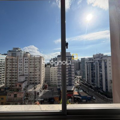 Apartamento com 40m², 1 quarto (sendo 1 suíte), no bairro Centro em Florianópolis