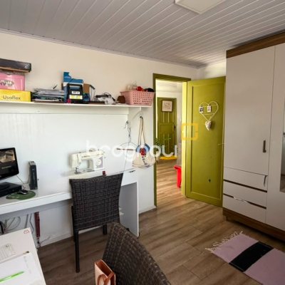 Casa com 110m², 2 quartos (sendo 1 suíte), 2 garagens, no bairro Monte Verde em Florianópolis