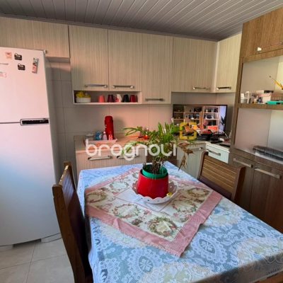 Casa com 110m², 2 quartos (sendo 1 suíte), 2 garagens, no bairro Monte Verde em Florianópolis