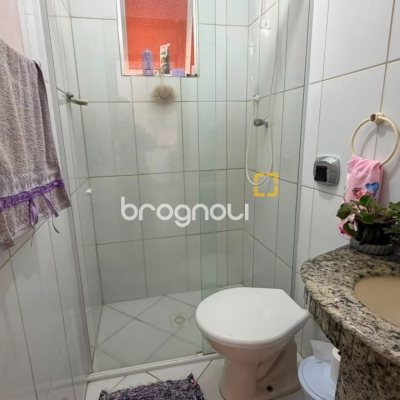 Casa com 110m², 2 quartos (sendo 1 suíte), 2 garagens, no bairro Monte Verde em Florianópolis