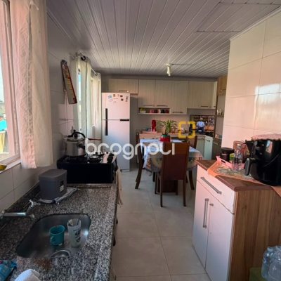 Casa com 110m², 2 quartos (sendo 1 suíte), 2 garagens, no bairro Monte Verde em Florianópolis