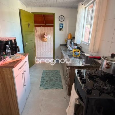 Casa com 110m², 2 quartos (sendo 1 suíte), 2 garagens, no bairro Monte Verde em Florianópolis