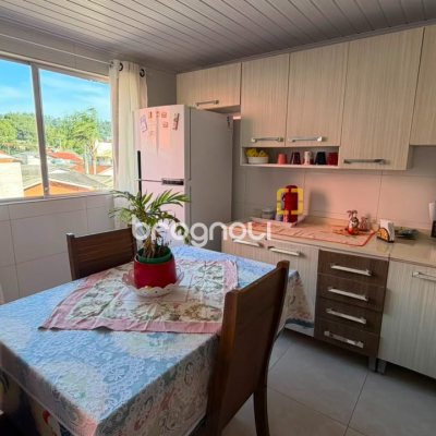 Casa com 110m², 2 quartos (sendo 1 suíte), 2 garagens, no bairro Monte Verde em Florianópolis