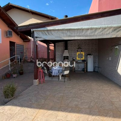 Casa com 110m², 2 quartos (sendo 1 suíte), 2 garagens, no bairro Monte Verde em Florianópolis