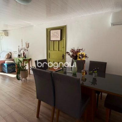 Casa com 110m², 2 quartos (sendo 1 suíte), 2 garagens, no bairro Monte Verde em Florianópolis
