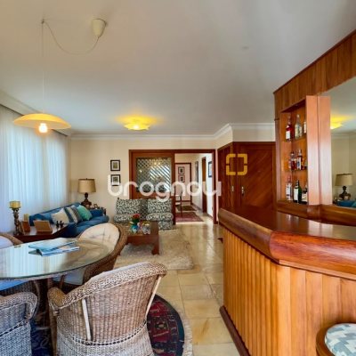 Apartamento com 203m², 4 quartos (sendo 2 suítes), 2 garagens, no bairro Centro em Florianópolis