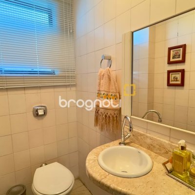 Apartamento com 203m², 4 quartos (sendo 2 suítes), 2 garagens, no bairro Centro em Florianópolis