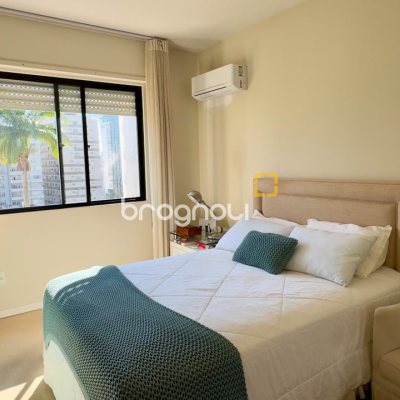 Apartamento com 203m², 4 quartos (sendo 2 suítes), 2 garagens, no bairro Centro em Florianópolis