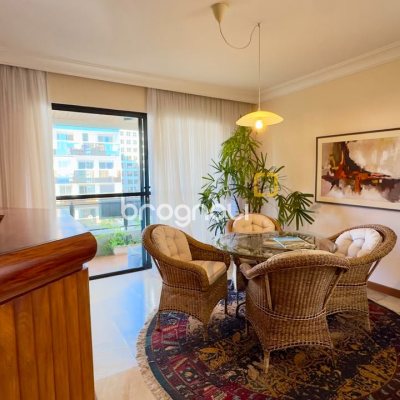 Apartamento com 203m², 4 quartos (sendo 2 suítes), 2 garagens, no bairro Centro em Florianópolis