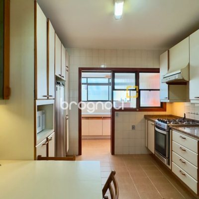 Apartamento com 203m², 4 quartos (sendo 2 suítes), 2 garagens, no bairro Centro em Florianópolis