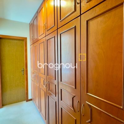Apartamento com 203m², 4 quartos (sendo 2 suítes), 2 garagens, no bairro Centro em Florianópolis
