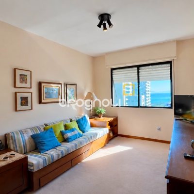 Apartamento com 203m², 4 quartos (sendo 2 suítes), 2 garagens, no bairro Centro em Florianópolis