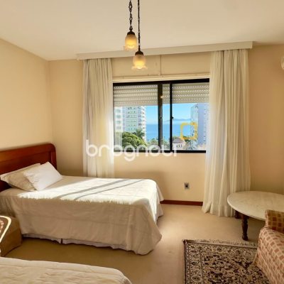 Apartamento com 203m², 4 quartos (sendo 2 suítes), 2 garagens, no bairro Centro em Florianópolis