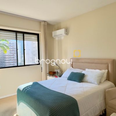 Apartamento com 203m², 4 quartos (sendo 2 suítes), 2 garagens, no bairro Centro em Florianópolis