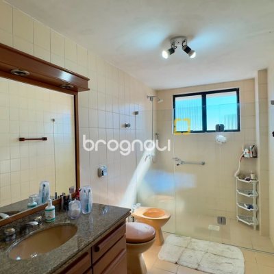Apartamento com 203m², 4 quartos (sendo 2 suítes), 2 garagens, no bairro Centro em Florianópolis