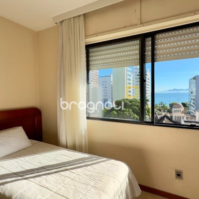 Apartamento com 203m², 4 quartos (sendo 2 suítes), 2 garagens, no bairro Centro em Florianópolis