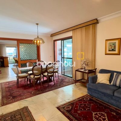 Apartamento com 203m², 4 quartos (sendo 2 suítes), 2 garagens, no bairro Centro em Florianópolis