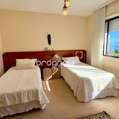 Apartamento com 203m², 4 quartos (sendo 2 suítes), 2 garagens, no bairro Centro em Florianópolis