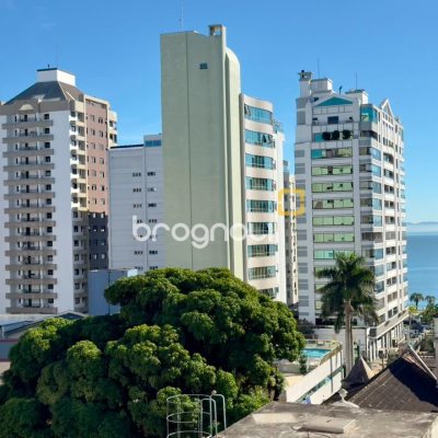 Apartamento com 203m², 4 quartos (sendo 2 suítes), 2 garagens, no bairro Centro em Florianópolis