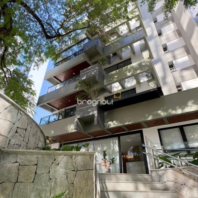 Apartamento com 203m², 4 quartos (sendo 2 suítes), 2 garagens, no bairro Centro em Florianópolis
