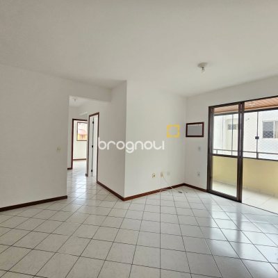Apartamento com 87m², 3 quartos (sendo 1 suíte), 1 garagem, no bairro Barreiros em São José