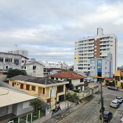 Apartamento com 87m², 3 quartos (sendo 1 suíte), 1 garagem, no bairro Barreiros em São José