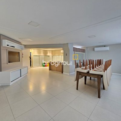 Apartamento com 87m², 3 quartos (sendo 1 suíte), 1 garagem, no bairro Barreiros em São José