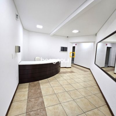 Apartamento com 87m², 3 quartos (sendo 1 suíte), 1 garagem, no bairro Barreiros em São José
