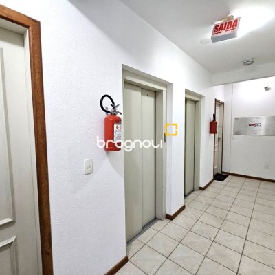 Apartamento com 87m², 3 quartos (sendo 1 suíte), 1 garagem, no bairro Barreiros em São José