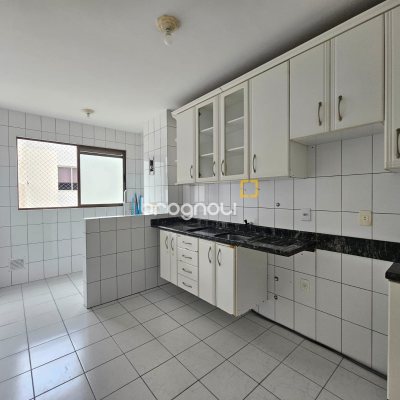 Apartamento com 87m², 3 quartos (sendo 1 suíte), 1 garagem, no bairro Barreiros em São José