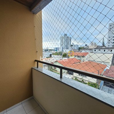 Apartamento com 87m², 3 quartos (sendo 1 suíte), 1 garagem, no bairro Barreiros em São José