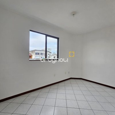 Apartamento com 87m², 3 quartos (sendo 1 suíte), 1 garagem, no bairro Barreiros em São José