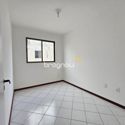 Apartamento com 87m², 3 quartos (sendo 1 suíte), 1 garagem, no bairro Barreiros em São José