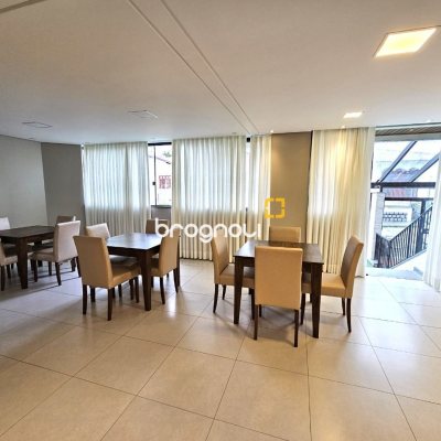 Apartamento com 87m², 3 quartos (sendo 1 suíte), 1 garagem, no bairro Barreiros em São José
