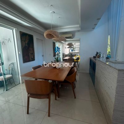 Casa de Condomínio com 258m², 3 quartos (sendo 3 suítes), 2 garagens, no bairro Rio Tavares em Florianópolis