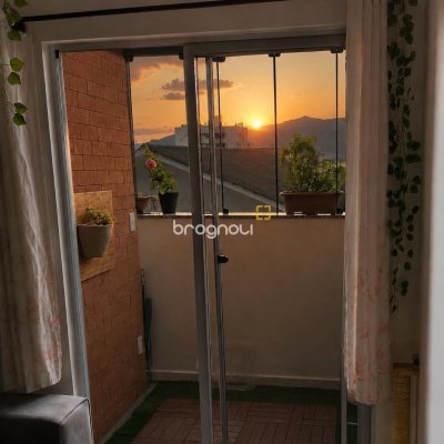 Apartamento com 50m², 2 quartos, 1 garagem, no bairro Nova Palhoça em Palhoça