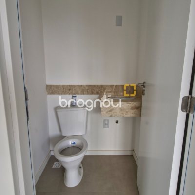 Apartamento com 36m², 1 quarto (sendo 1 suíte), 1 garagem, no bairro Centro em Florianópolis