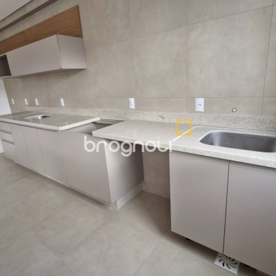 Apartamento com 36m², 1 quarto (sendo 1 suíte), 1 garagem, no bairro Centro em Florianópolis