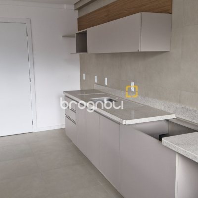 Apartamento com 36m², 1 quarto (sendo 1 suíte), 1 garagem, no bairro Centro em Florianópolis